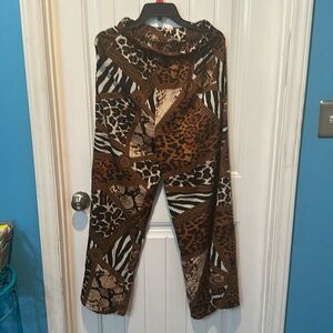 Easel ladies pants size med in good condition